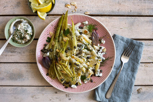 Pasta mit geröstetem Fenchel mit Kapern, Mandeln und Kräutercreme