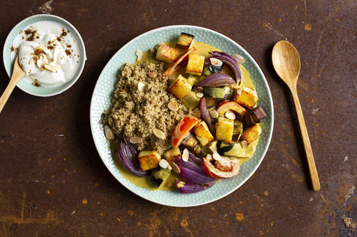 Cremiges Korma-Paneer-Curry mit gegrillter Aubergine und Quinoa