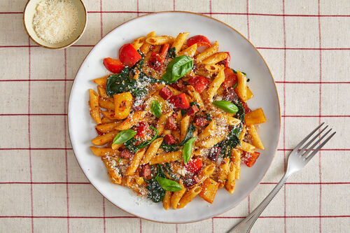 Chorizo-Spinat-Pasta mit Paprika-Tomaten-Pesto