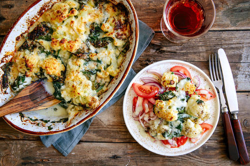 Blumenkohlauflauf mit Cheddar und zartem Babyspinat