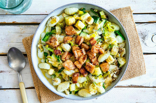 Gnocchi mit Schweinebauch-Croûtons „Cacio e pepe“-Style mit Käse