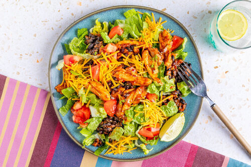 Low Carb: Hähnchensalat mexikanische Art mit schwarzen Bohnen, Tomaten und Limette