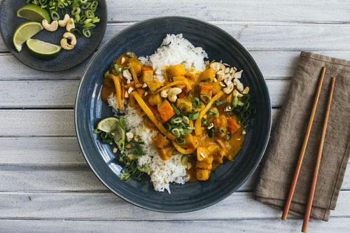 Kokos-Kürbis-Curry mit Cashews und getrockneten Aprikosen