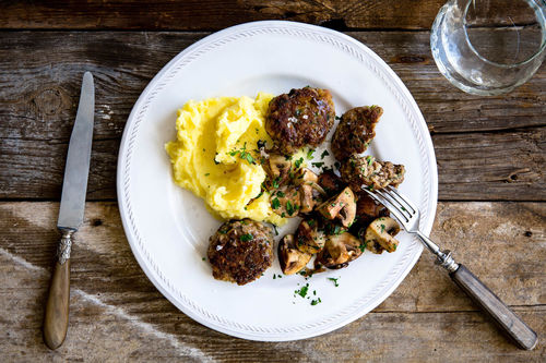 Bouletten Jäger-Art mit Pilzen und Kartoffelstampf