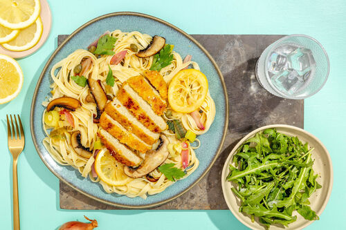 Veggie-„Hähnchen“ Piccata-Style mit Portobello-Pilzen und Rucolasalat