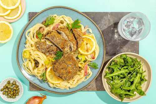 Portobello-Pilze Piccata-Style auf Tagliatelle mit Rucolasalat