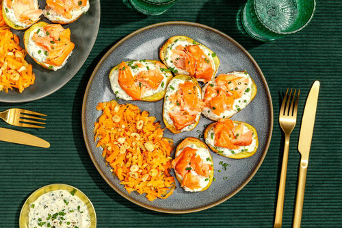 Ofenkartoffeln mit Stremellachs und Dip dazu ein fruchtiger Apfel-Möhren-Salat