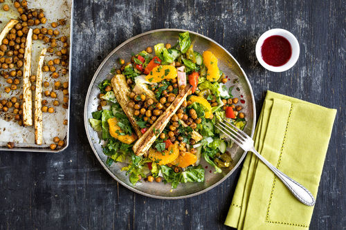 Arabischer Kichererbsensalat mit Pastinake, Orange und Minze