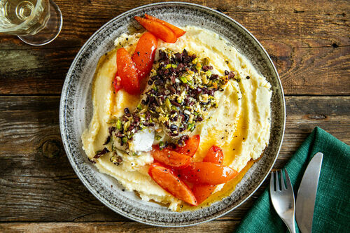 Seehecht mit Pistazien und Oliven Low Carb mit cremigem Selleriepüree