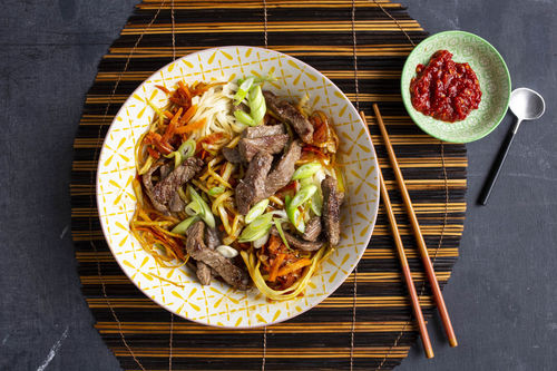 Bami Goreng mit veganem Rind und knackigem Gemüse