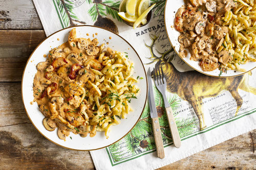 Hähnchengeschnetzeltes Jägerart mit Pilzen und Spätzle