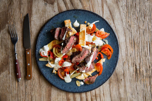 RS Bio-Rindersteak türkische Art mit Röstgemüse, Vollkornpita und Joghurt