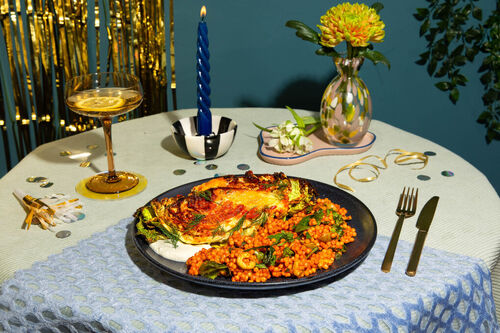 Wirsingsteak mit Orange und Harissa auf Ricottacreme an Olivencouscous