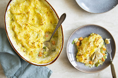 Fish Pie mit knuspriger Kartoffelhaube mit Seelachs und feiner Gemüse-Béchamel