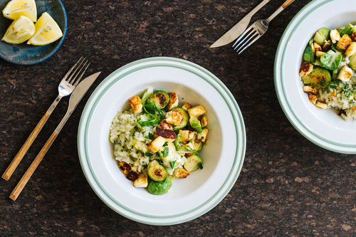 Risotto mit Halloumi und Rosenkohl verfeinert mit Petersilie und Zitrone