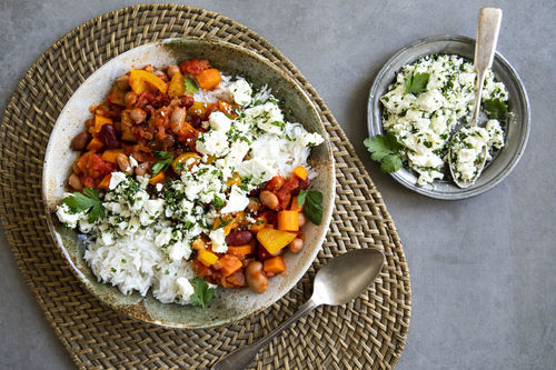 Würziges Chili sin Carne mit Feta und Basmatireis