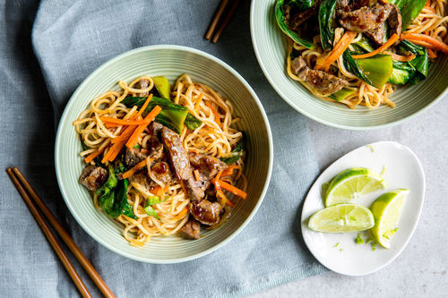 Superfix: Malaysischer Rindfleisch-Wok mit Pak Choi und Vollkorn-Mie-Nudeln
