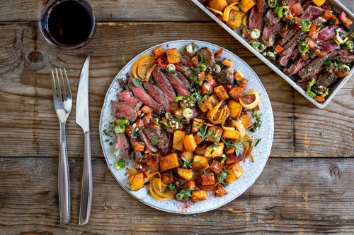 Saftiges Rindersteak mit Backkartoffeln und Chimichurri