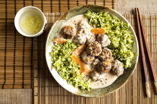 Rendang-Curry mit Hackbällchen Low Carb mit Brokkolireis