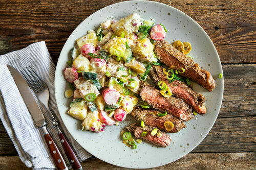 RS Zarte Steakstreifen vom Bio-Entrecôte dazu Kartoffelsalat mit gegrillten Radieschen
