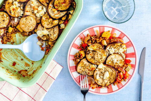 Mediterraner Linsen-Gemüse-Auflauf Low Carb mit Feta und Oregano