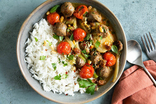 Sizilianisches Ragout mit Bio-Rindswurst mit Fenchel und Rosinen, dazu Reis