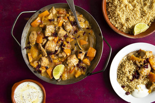 Marokkanischer Hähncheneintopf mit Couscous und Hokkaidokürbis