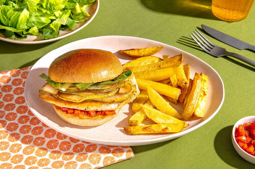 V: Bio-Hähnchenburger mit Birne und Röstkartoffeln mit Tomaten-Trüffel-Dip