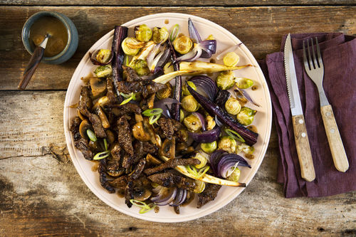 Rindergeschnetzeltes mit Röstgemüse und gebratenen Champignons