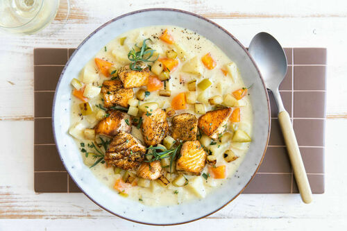 Low Carb: Finnische Lachssuppe mit Apfel, Pastinake und Estragon