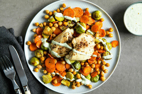 Gebackenes Hähnchen x2 mit Karotten, Rosenkohl und Kichererbsen