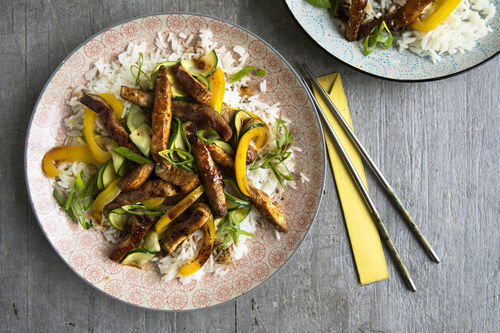 Chinesisches Schweinegeschnetzeltes mit Pfeffer-Honig-Sauce und Reis