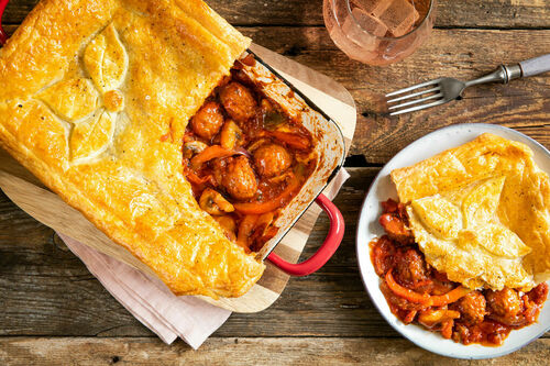 Pizza Pot Pie mit Putenhackbällchen und Tomatensauce mit Paprika und Pilzen