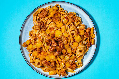 RS-KF Pasta mit würziger Schweinswurst und Paprika in Tomatensauce