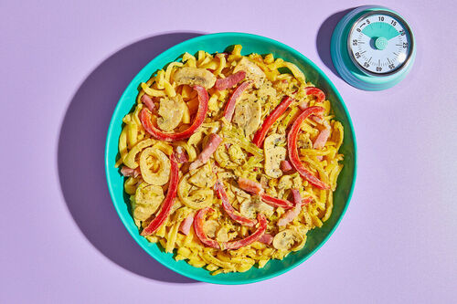 Deftige Bacon-Spätzle mit cremiger Gemüsesauce