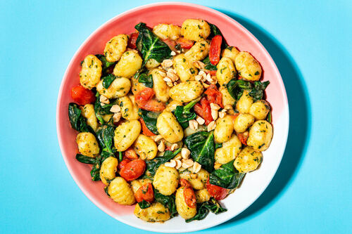 RS-KF Gnocchi mit Miso-Erdnuss-Pesto an Spinat und Tomaten