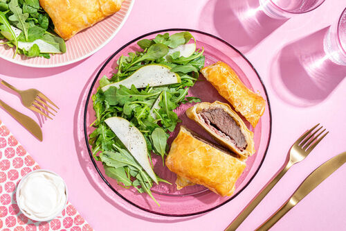 TBR Rindersteakpastete Wellington Art dazu frischer Birnen-Rucola-Salat