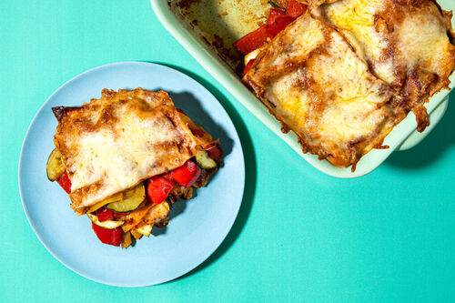 Saftige Gemüselasagne mit Paprika, Zucchini und Käse