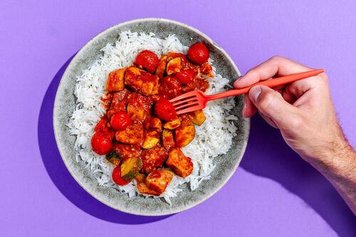 Tandoori-Hähnchencurry mit Zucchini und Kirschtomaten