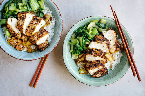 Philippinisches Pfefferhuhn mit Gemüse und Basmatireis