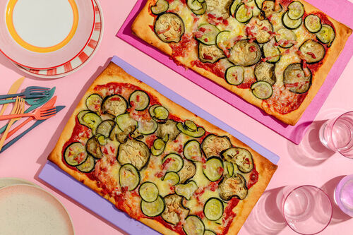 RS Zucchini-Auberginen-Pizza mit Speck und frischem Mozzarella