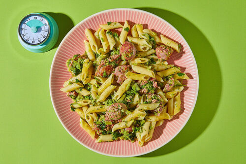 Zitronige Salsiccia-Pasta mit Petersilie und Brokkolireis