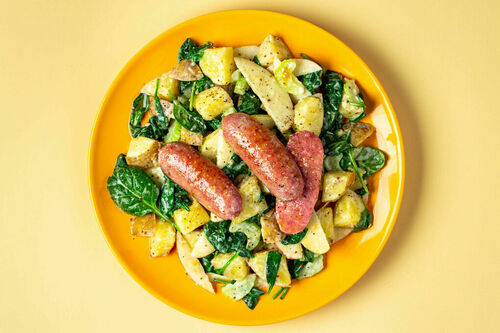 RS-KF Schweinswurst auf Kartoffelsalat mit Apfel, Sellerie und Spinat