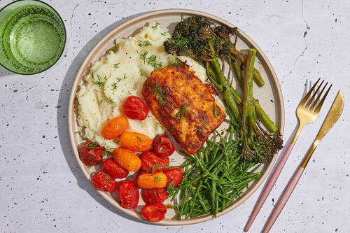 RS Würziger Seehecht mit zarten Brokkolini an Kirschtomaten und Blumenkohlpüree