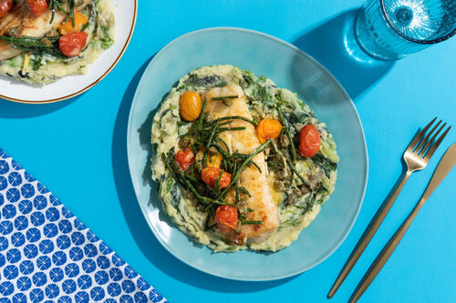 RSSeehechtfilet Müllerin Art an Kirschtomaten auf Rucola-Kartoffelpüree mit Kapernsauce