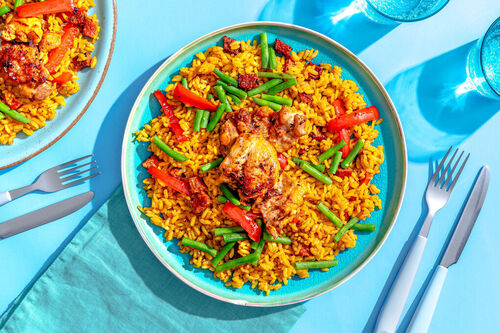 Hähnchen-Paella mit Safran und Chorizo mit grünen Bohnen und Paprika