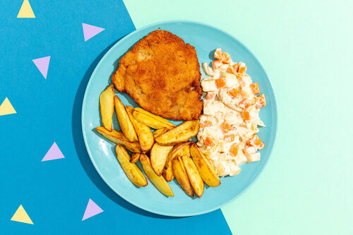 Veganes Knusperschnitzel mit Kartoffeln und cremigem Sellerie-Möhren-Gemüse