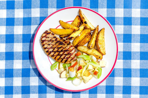 Miso-Hähnchenfilet mit Kartoffeln dazu knackiger Chicorée-Sellerie-Salat