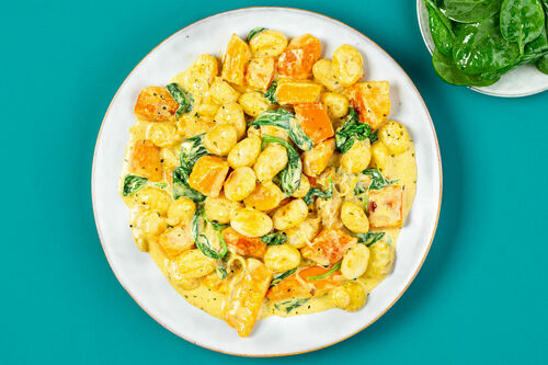 Cremiges Kürbis-Spinat-Gemüse mit knusprig gebratenen Gnocchi