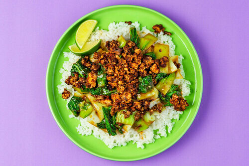 Knuspriger Ofentofu auf Limettenreis dazu Pak-Choi in würziger Ingwersauce